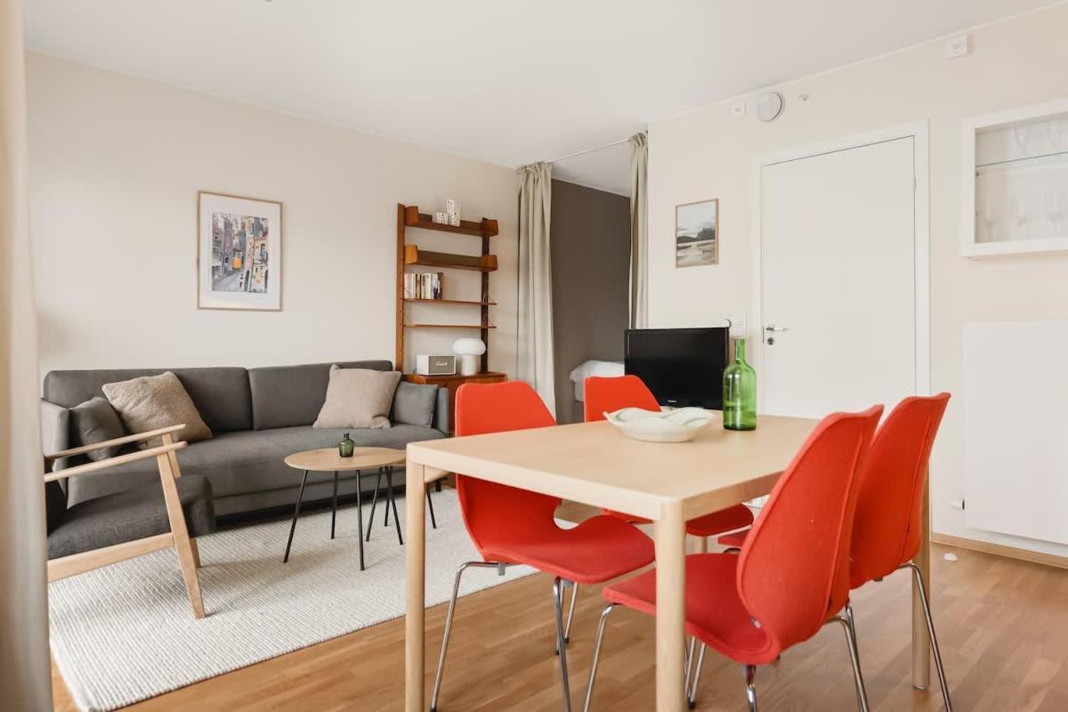 Dinbnb I Oasis, Workspace & Elevator!