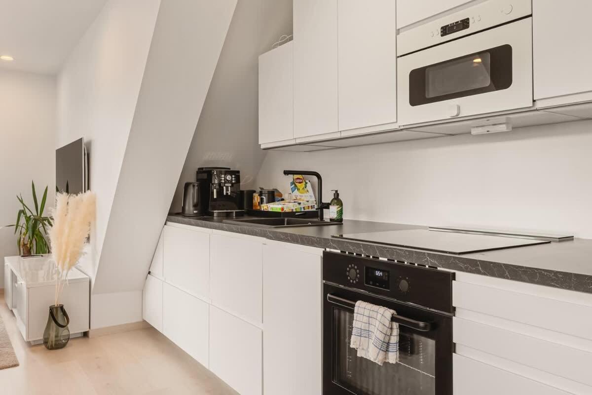 Dinbnb I Penthouse 250m From Center I Privat Balcony Apartment