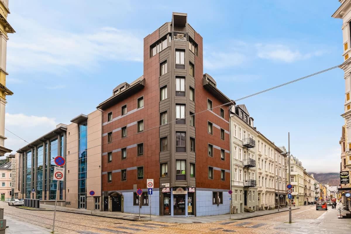 Dinbnb I Penthouse 250m From Center I Privat Balcony Apartment *