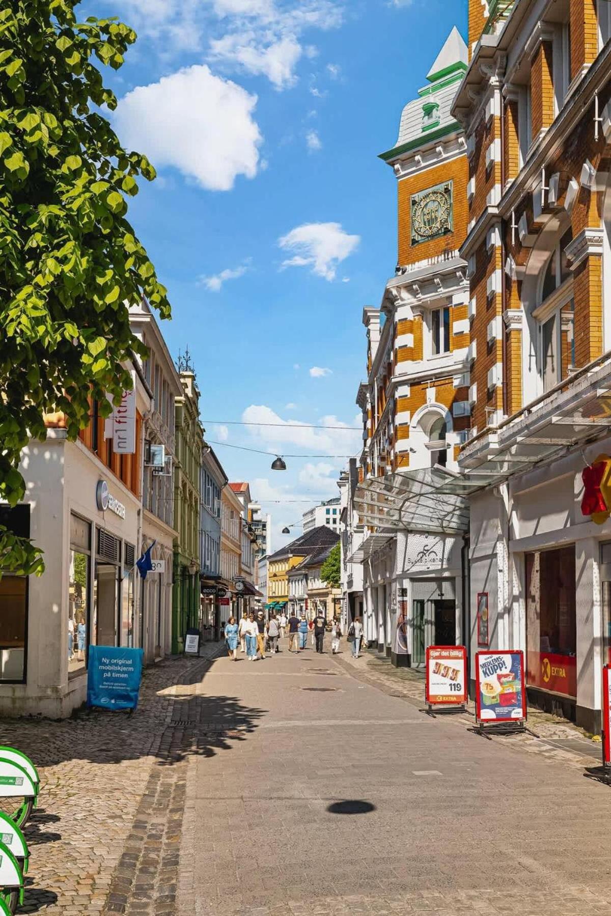 Apartment Dinbnb L Free Parking L 5 Min From Torget L Nearby Coast I Newly Furnished *