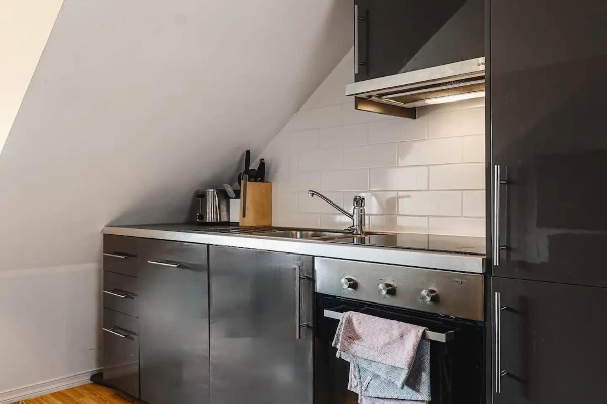 Dinbnb I Dockside With Modern Kitchen And Workspace *