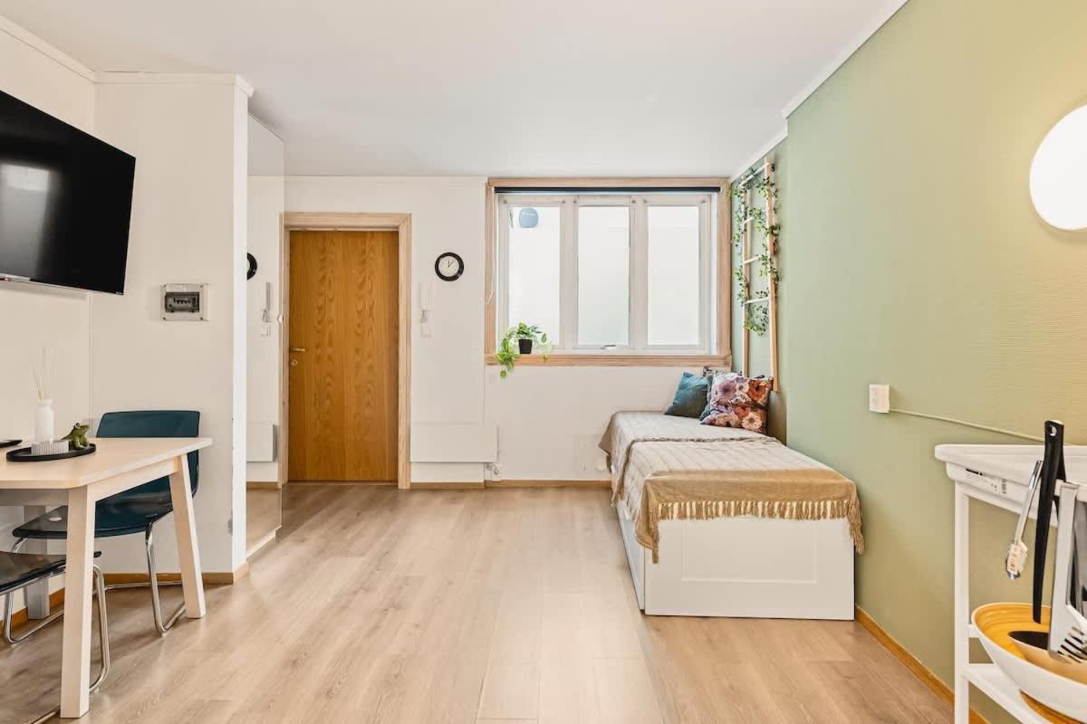 Explore The City! I 500m To Torget I Self Check-in Apartment
