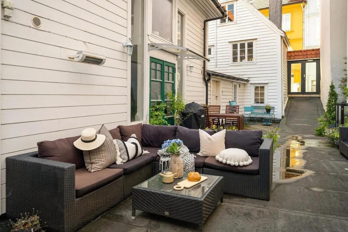 Apartment Dinbnb L 50 Meters To Bryggen L New 2023 L Sunny Backyard Bergen