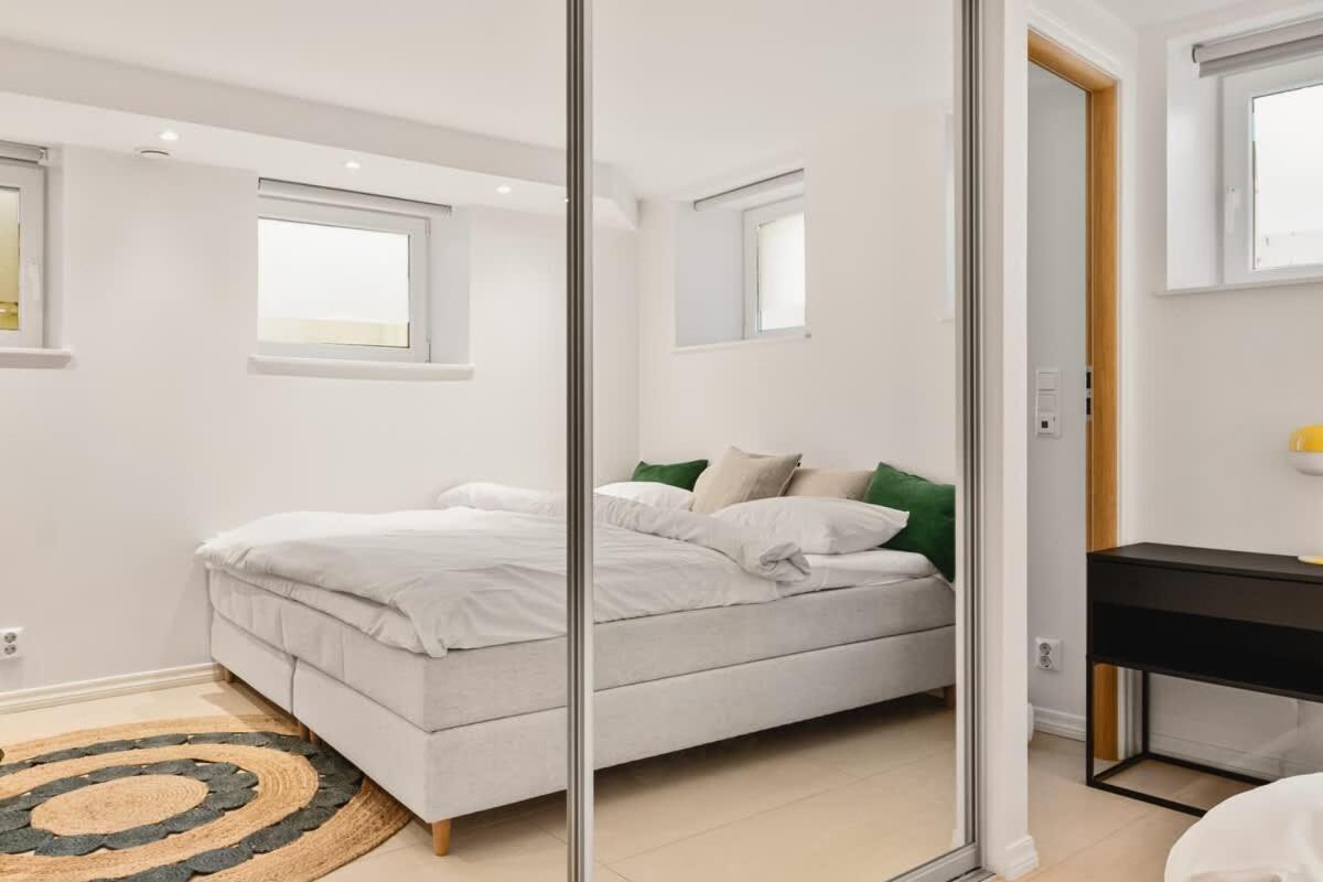 Apartment Dinbnb L 500m To Bryggen L Bathtub & New 2017 L Authentic Bergenshus Bergen