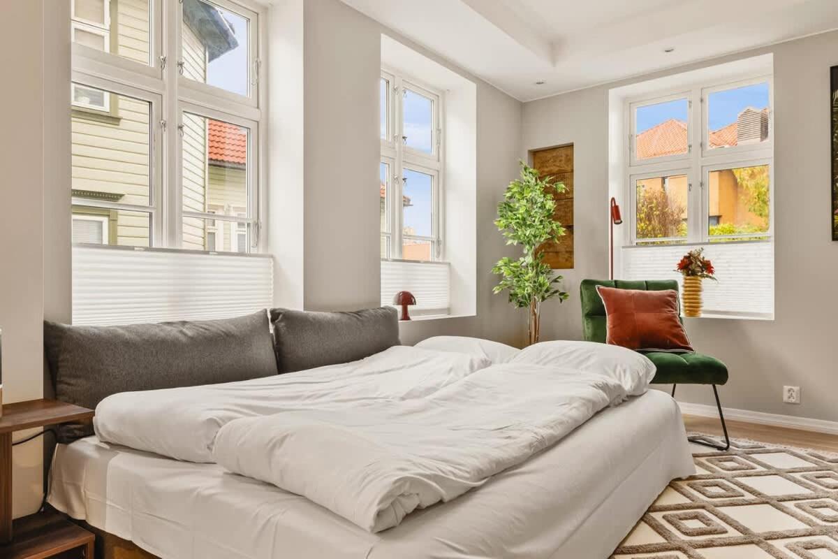 Dinbnb L 500m To Bryggen L Bathtub & New 2017 L Authentic Bergenshus Apartment Bergen