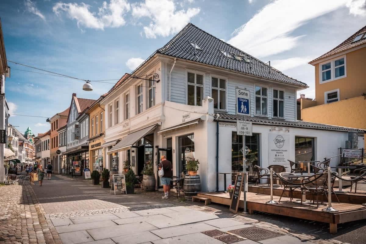 Dinbnb L 500m To Bryggen L Bathtub & New 2017 L Authentic Bergenshus Apartment Bergen