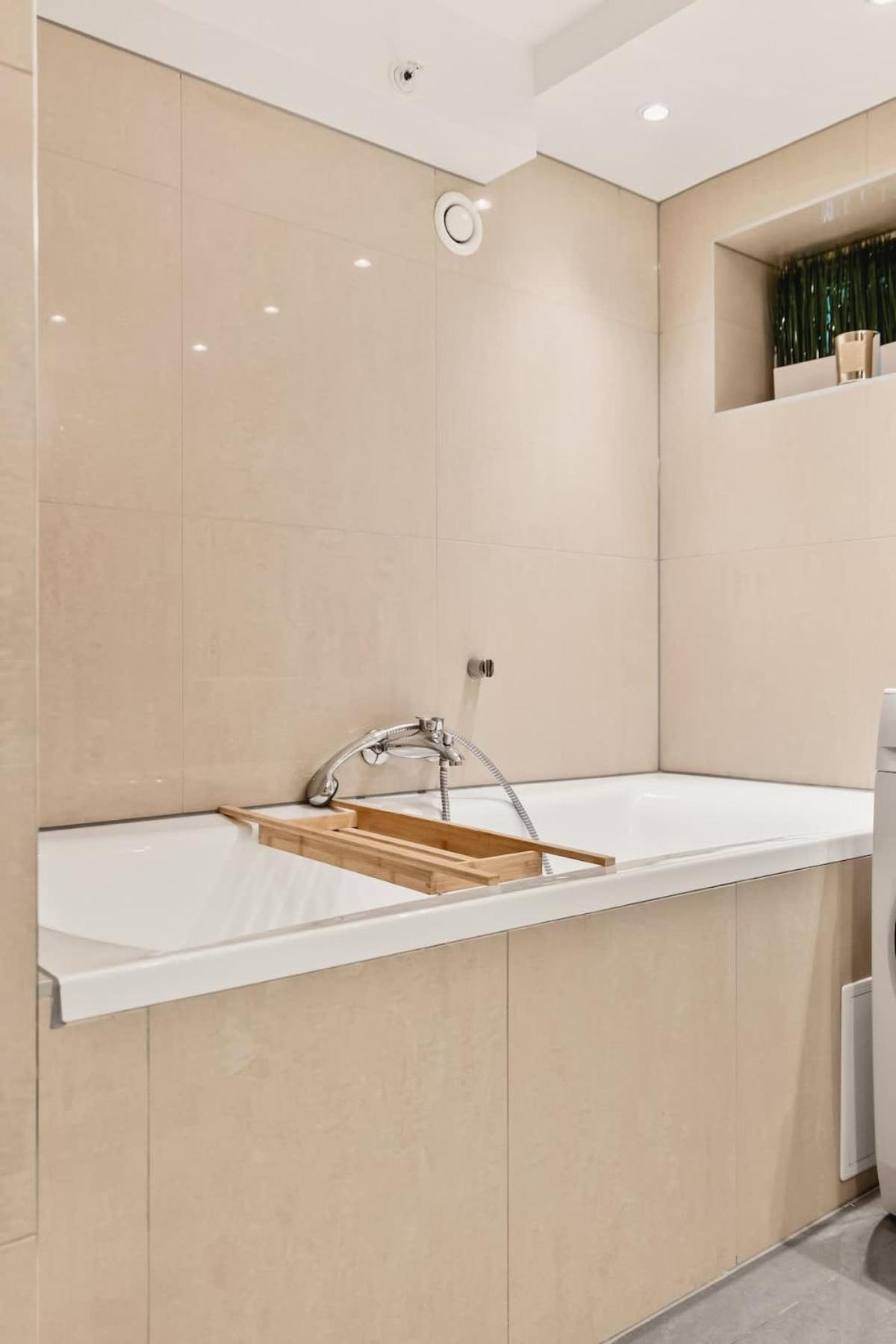 Dinbnb L 500m To Bryggen L Bathtub & New 2017 L Authentic Bergenshus