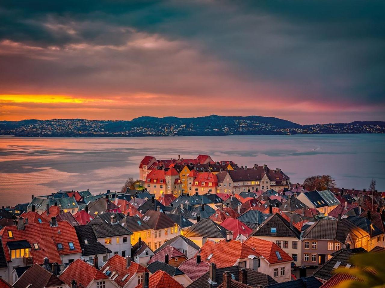 Holiday home Dinbnb Homes L Charming 2-bedroom By The Sea Cozy Bergen
