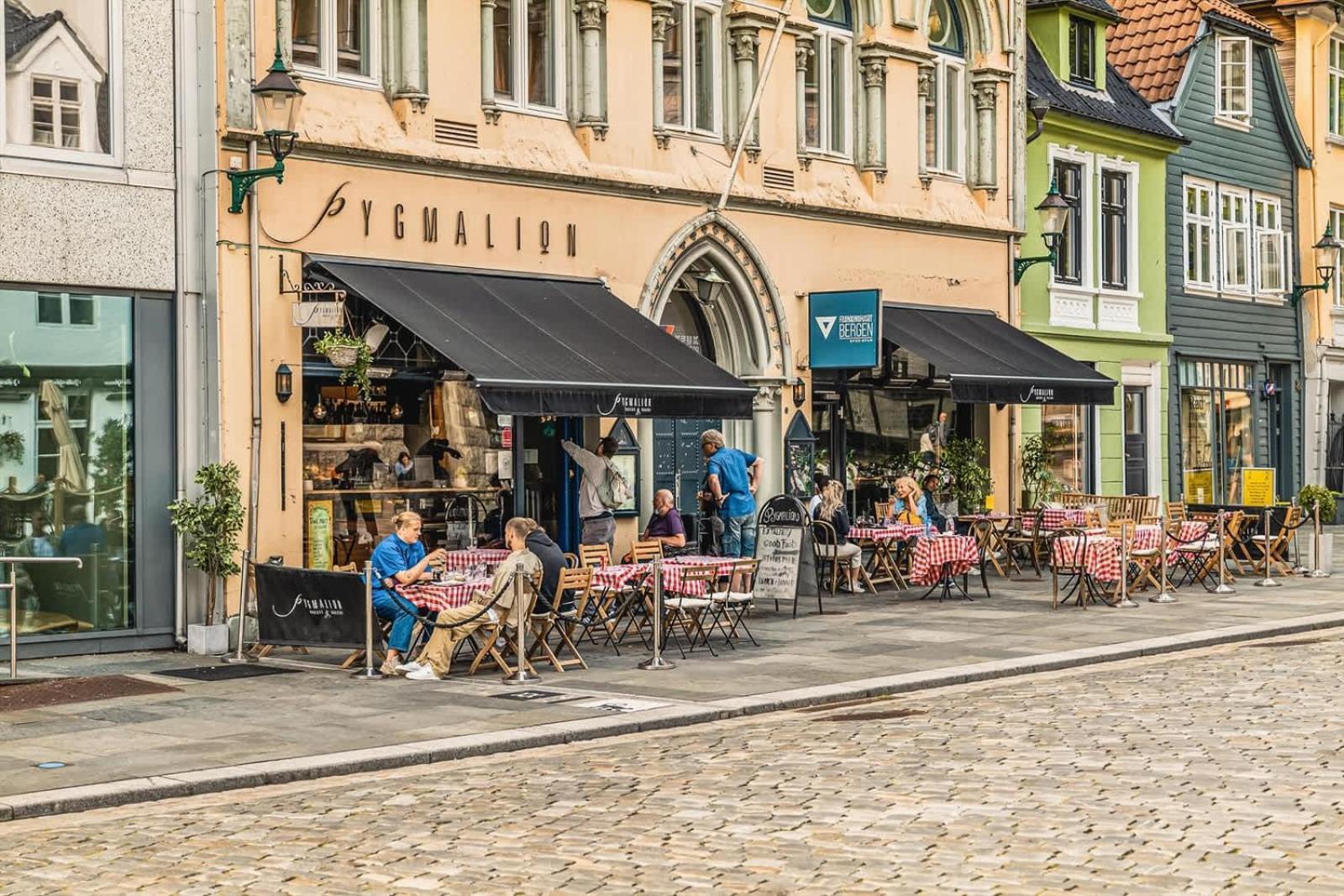 Dinbnb - History Meets Modern I 3-story House Holiday home Bergen