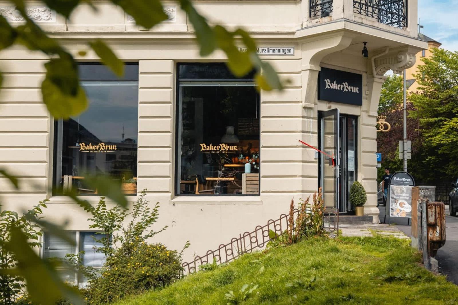 Dinbnb - History Meets Modern I 3-story House Holiday home *