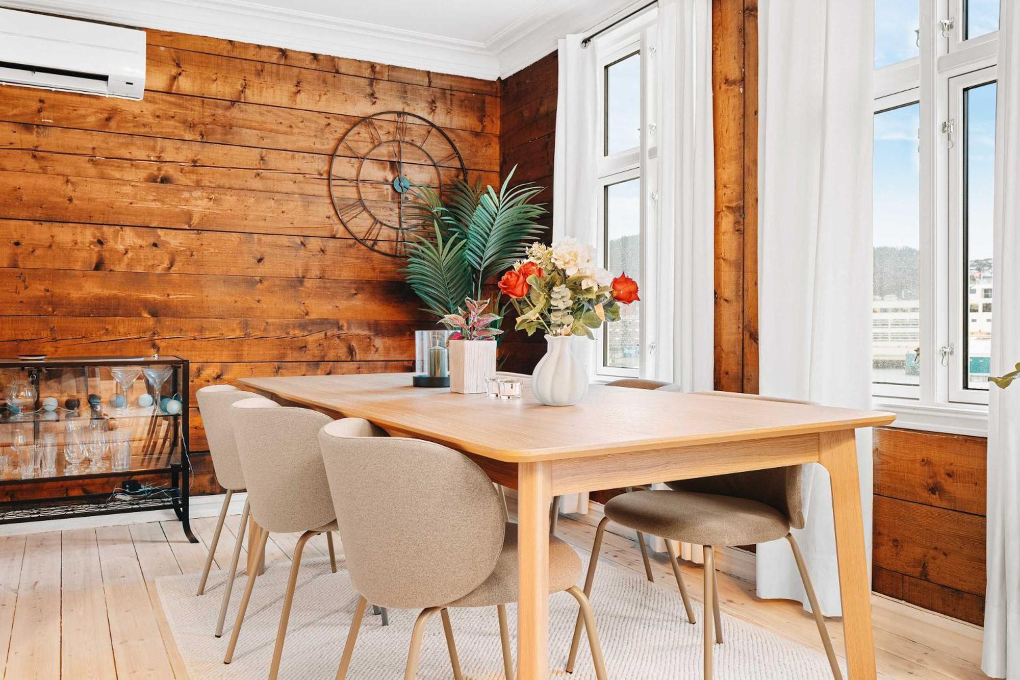 Dinbnb - History Meets Modern I 3-story House Holiday home *