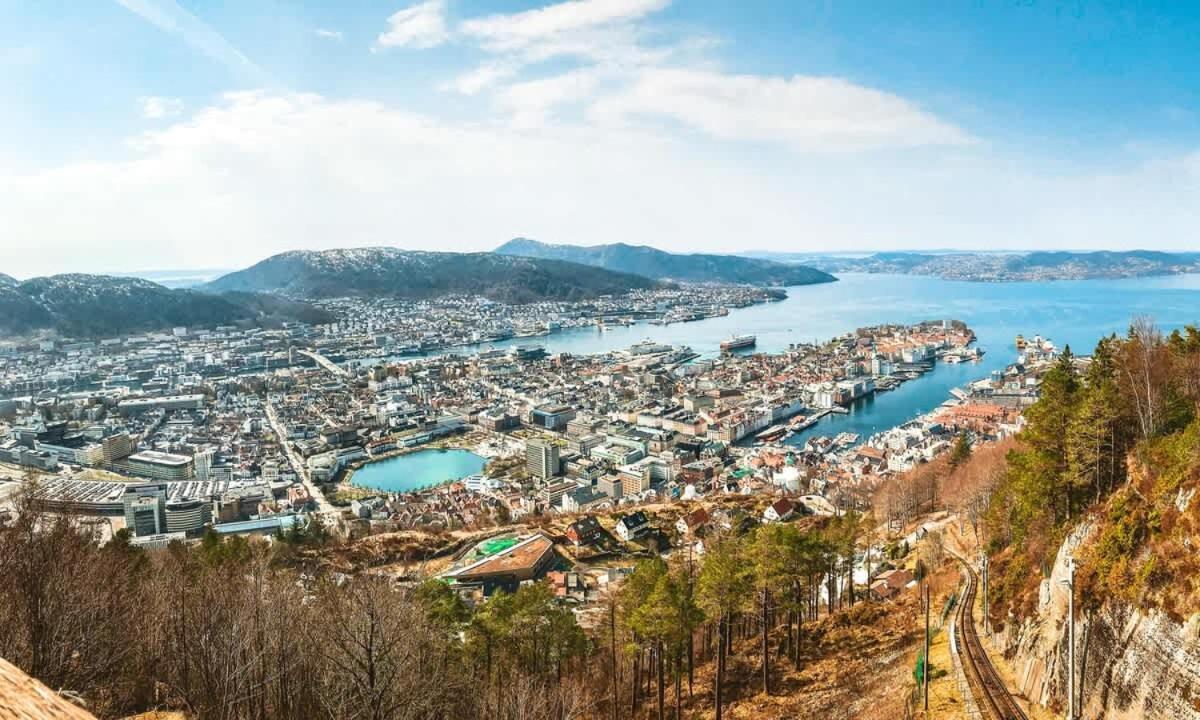 Dinbnb - Idyllic Location - 3 Bedroom Bergen