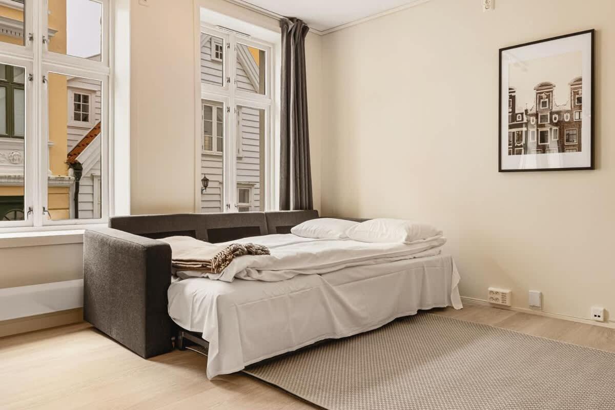 Apartment Dinbnb - Idyllic Location - 3 Bedroom *