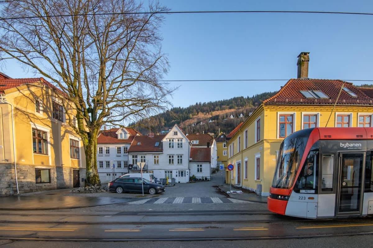 Dinbnb I Cozy 1-bedroom Nestled In The Heart Of Apartment Bergen