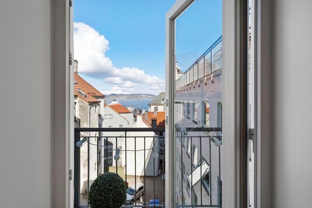 Roomsly I Next To Bryggen With Balcony Apartment
