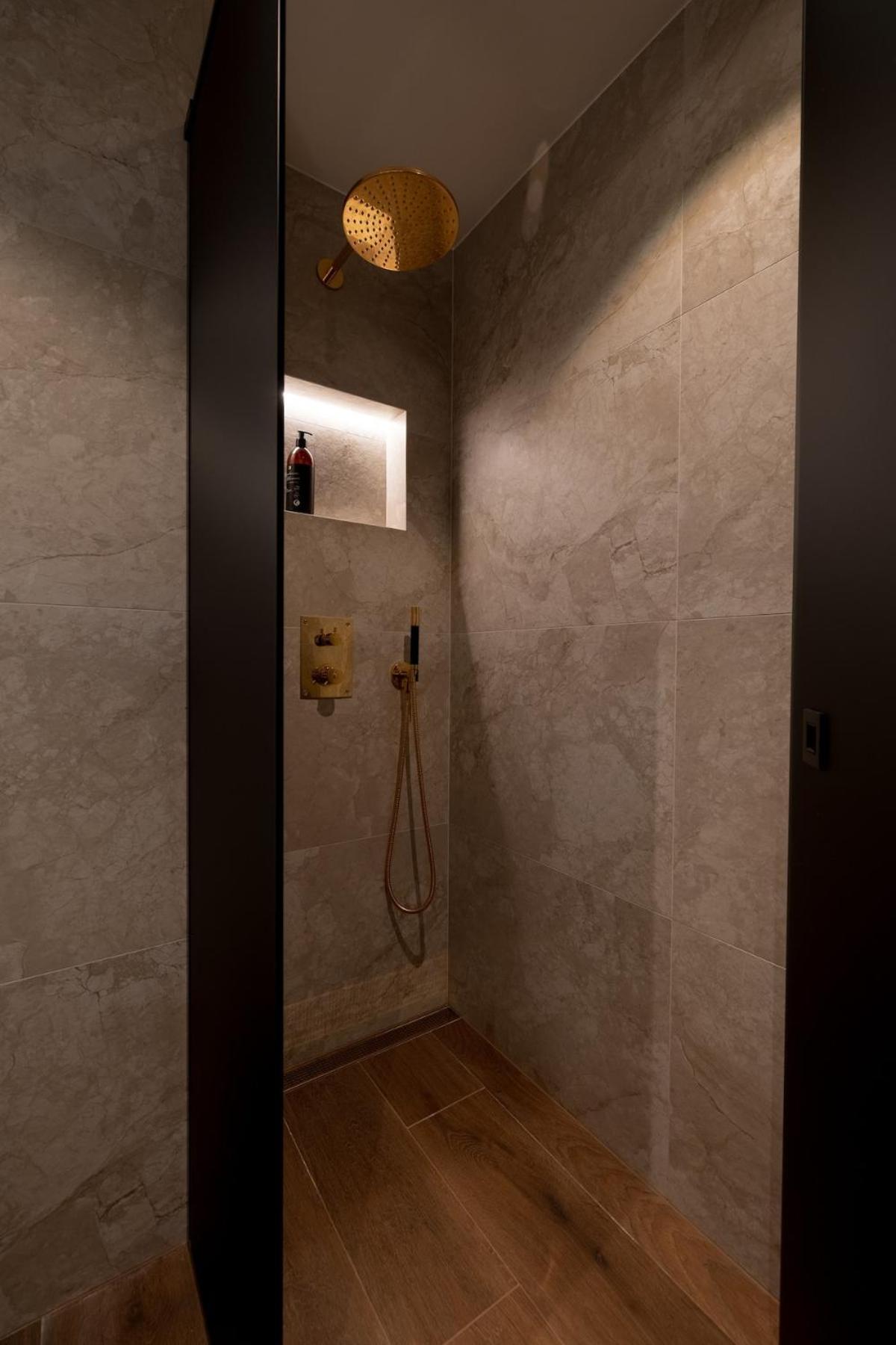 Charming 4-bed In Center Apartment *