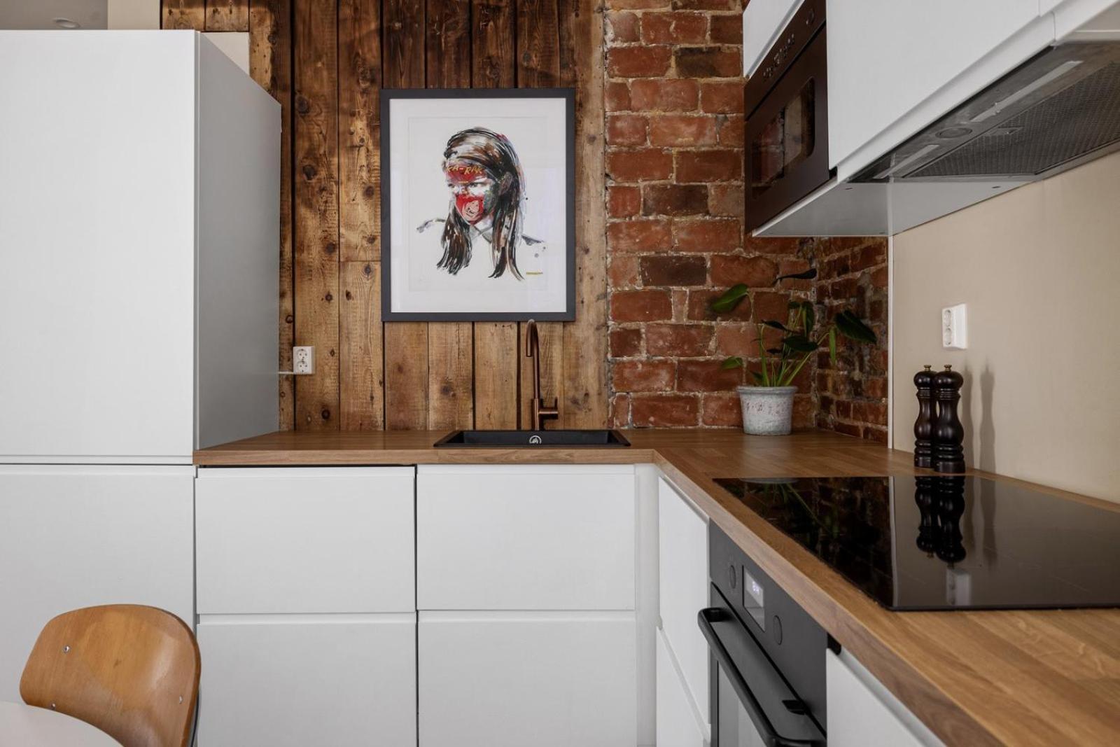 Urban Retreat, Gateway To
