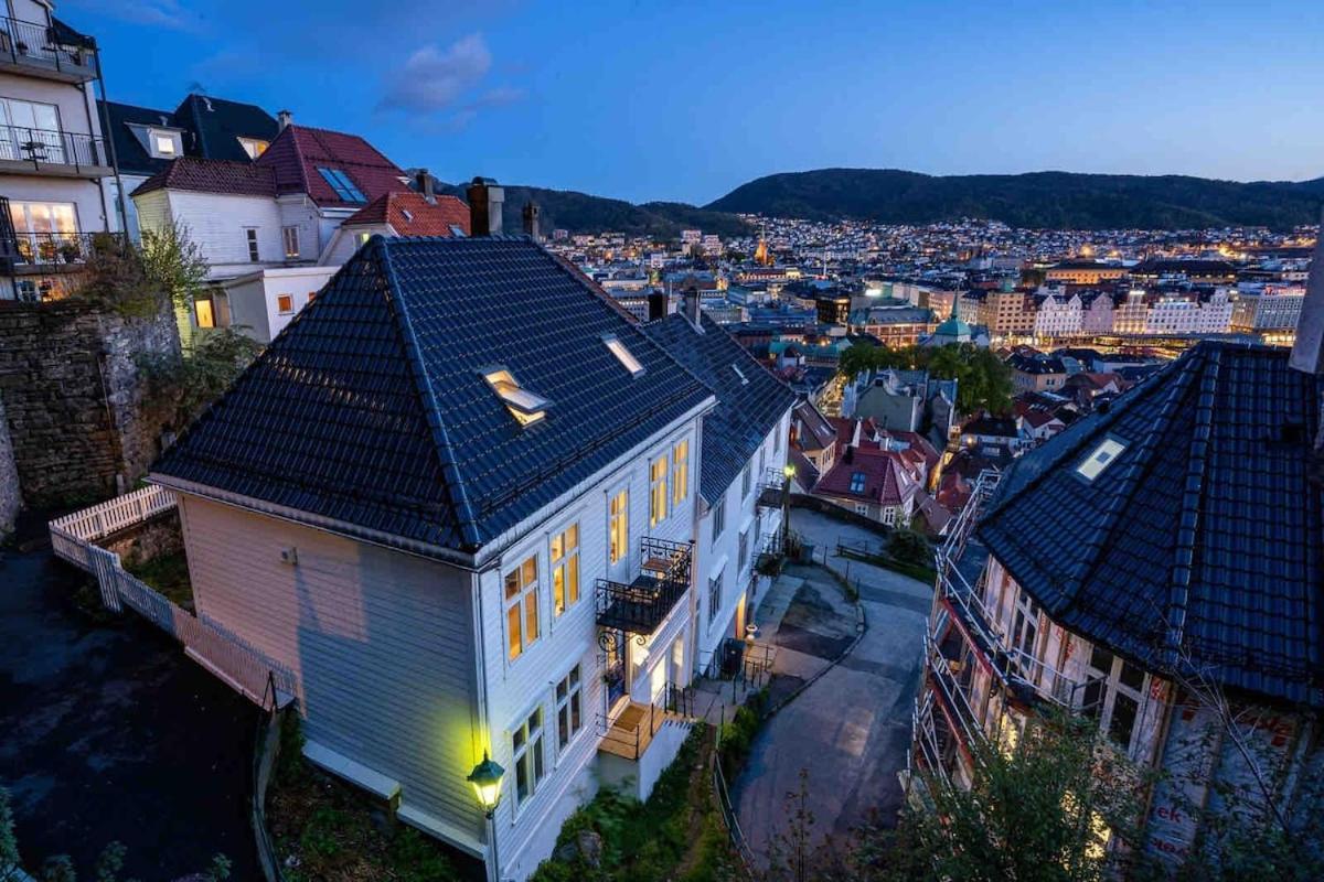 Leilighet Charming With Stunning View Bergen