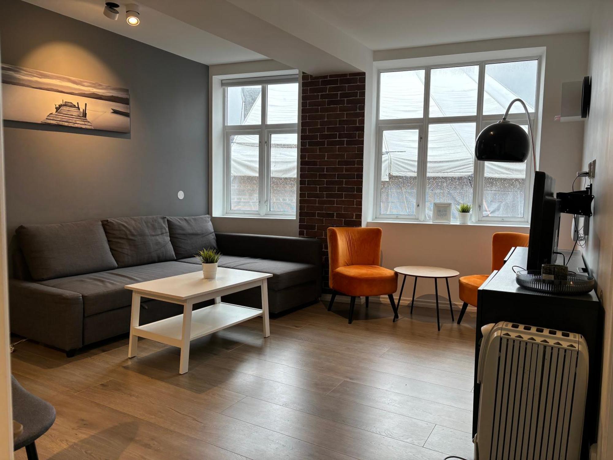 Modern By Harbor *