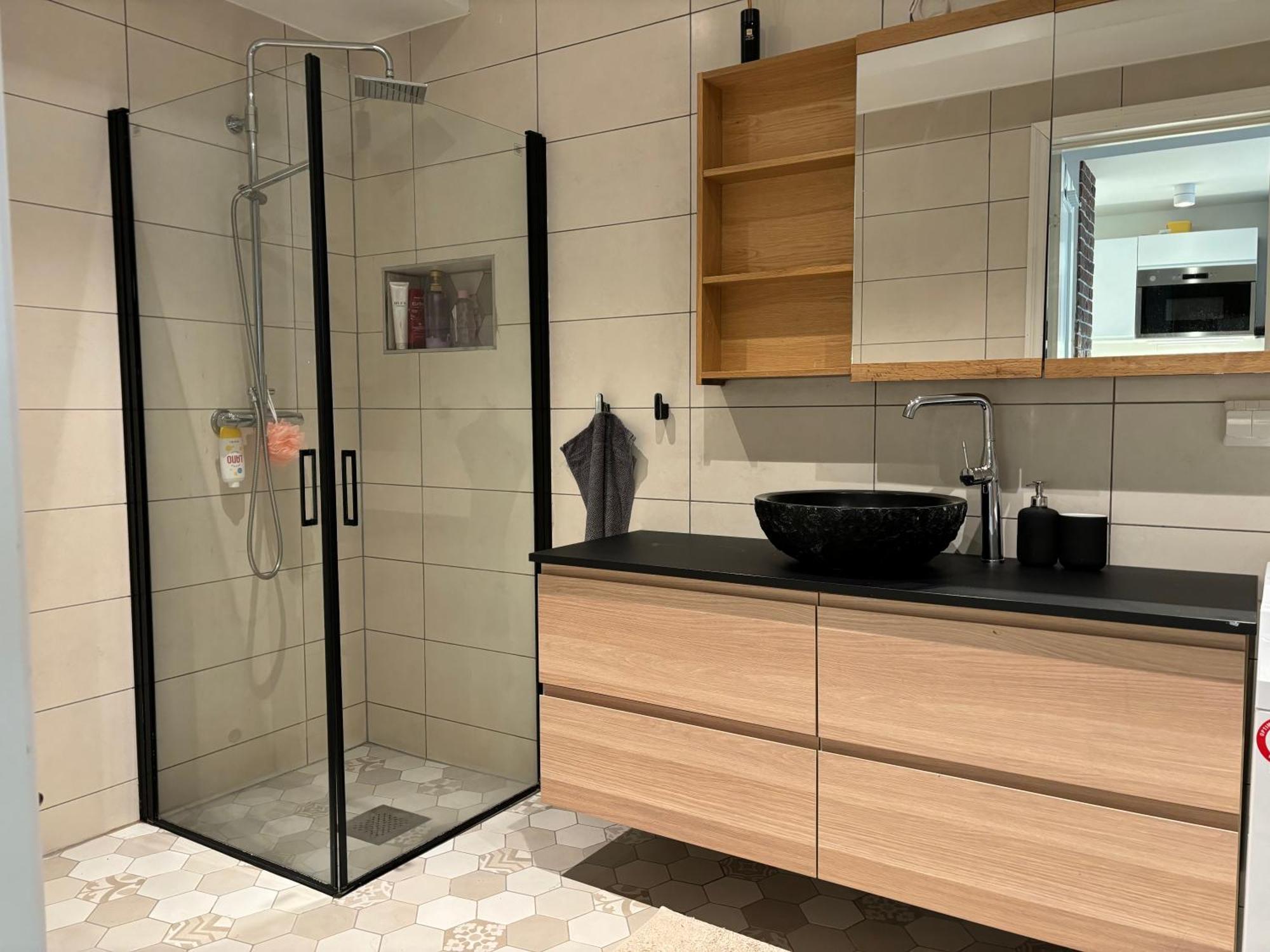 Modern By Harbor Apartment