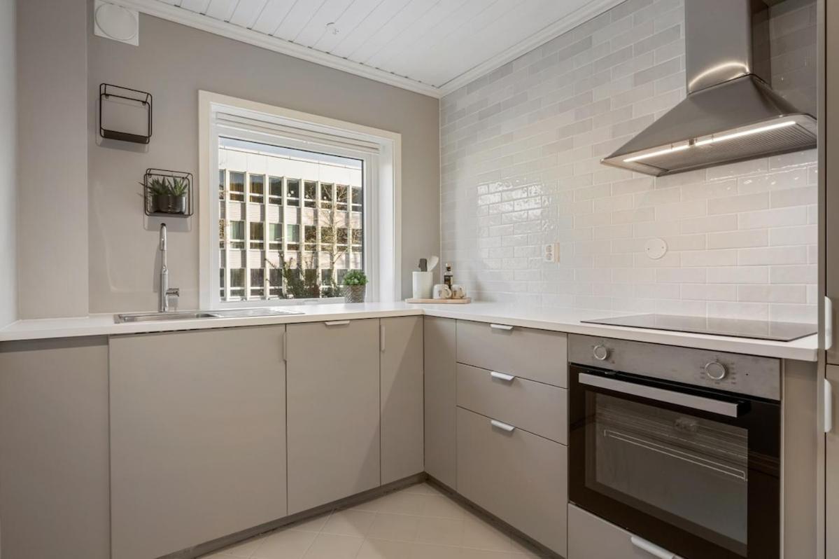 Apartment With 2 Bedrooms And Balcony *