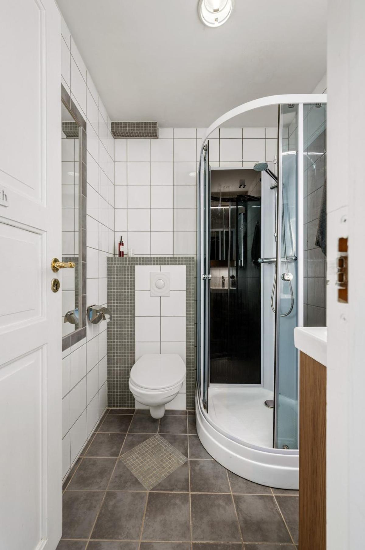 Apartment With 2 Bedrooms And Balcony *