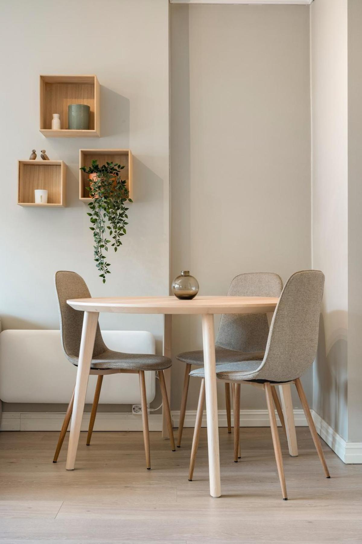 With 2 Bedrooms And Balcony Apartment *