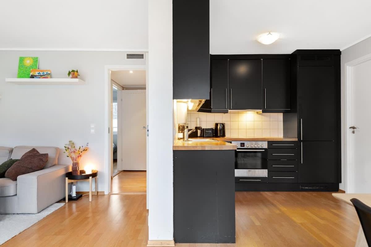 Dinbnb L Elevator - 18spm Balcony - 2 Min To Train *