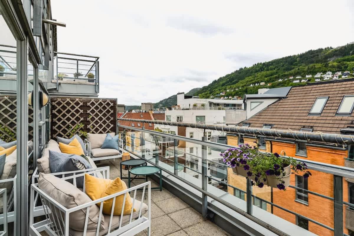 Dinbnb L Elevator - 18spm Balcony - 2 Min To Train Bergen