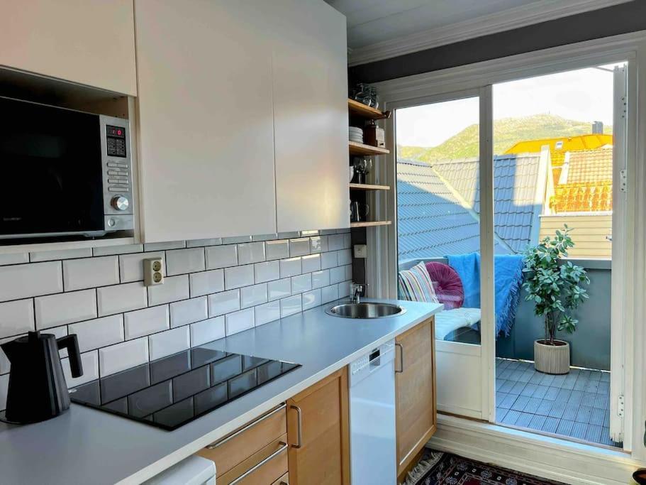 2br With Balconies And Art In Historical Area *