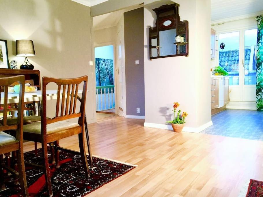 2br With Balconies And Art In Historical Area