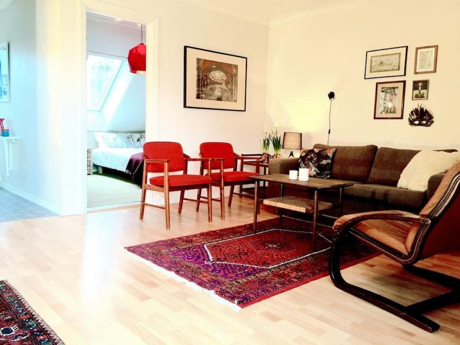 2br With Balconies And Art In Historical Area *