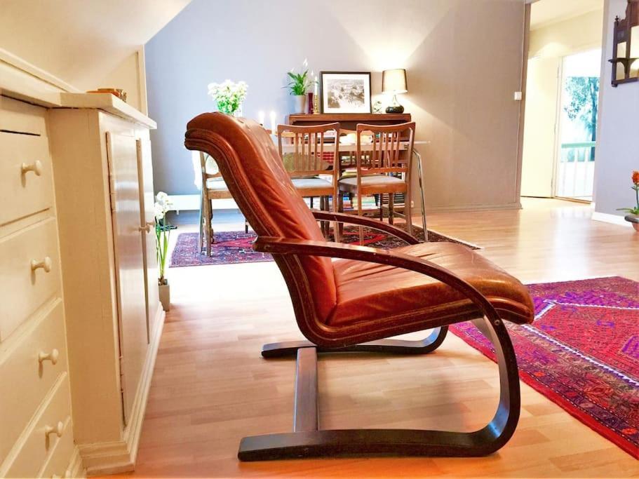 Apartment 2br With Balconies And Art In Historical Area