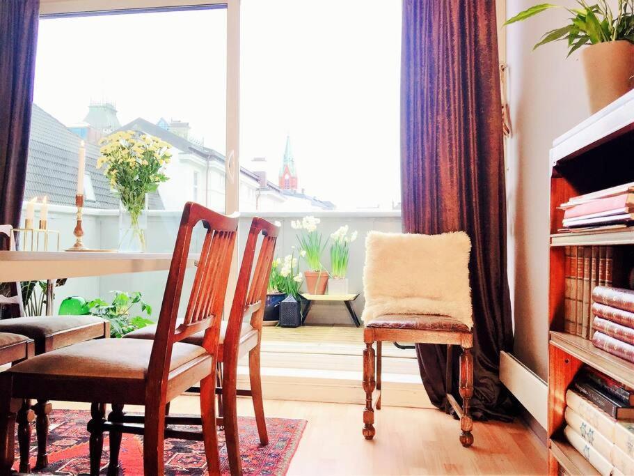 2br With Balconies And Art In Historical Area *