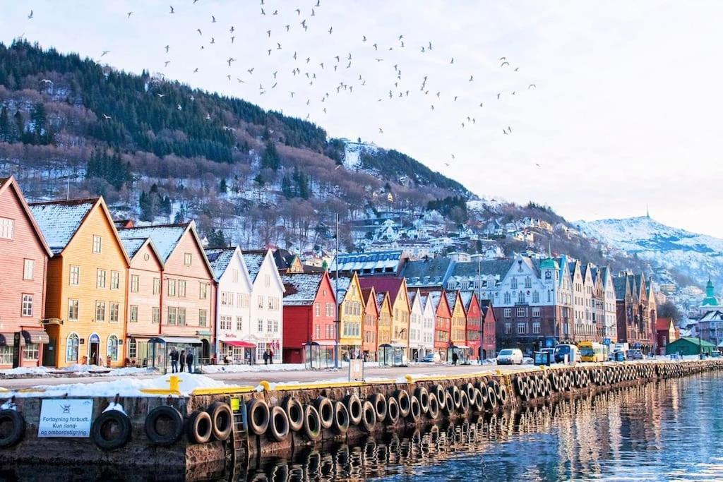 2br With Balconies And Art In Historical Area Bergen