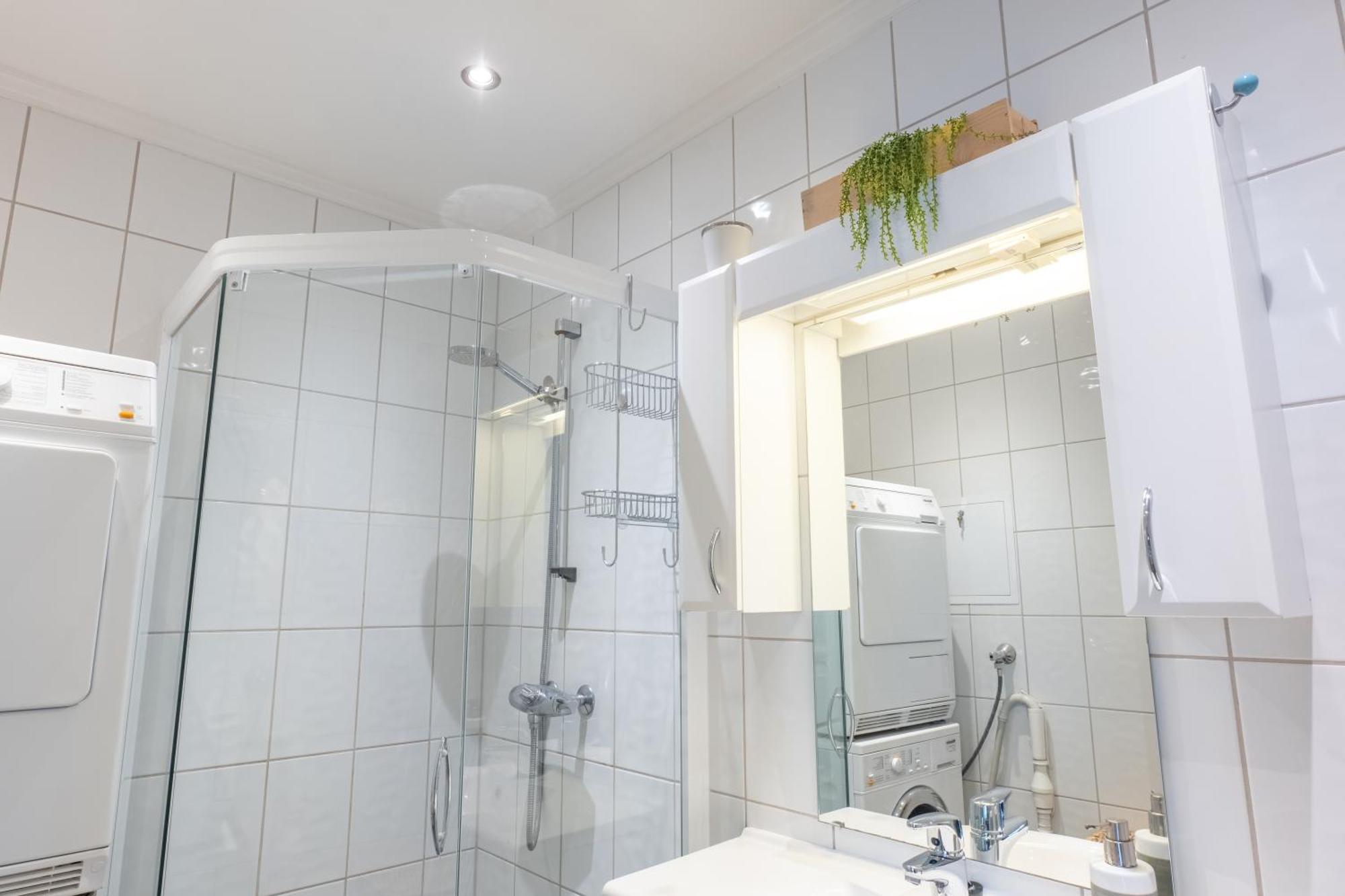 Apartment Roomsly - Prime Location And Modern Comfort Bergen