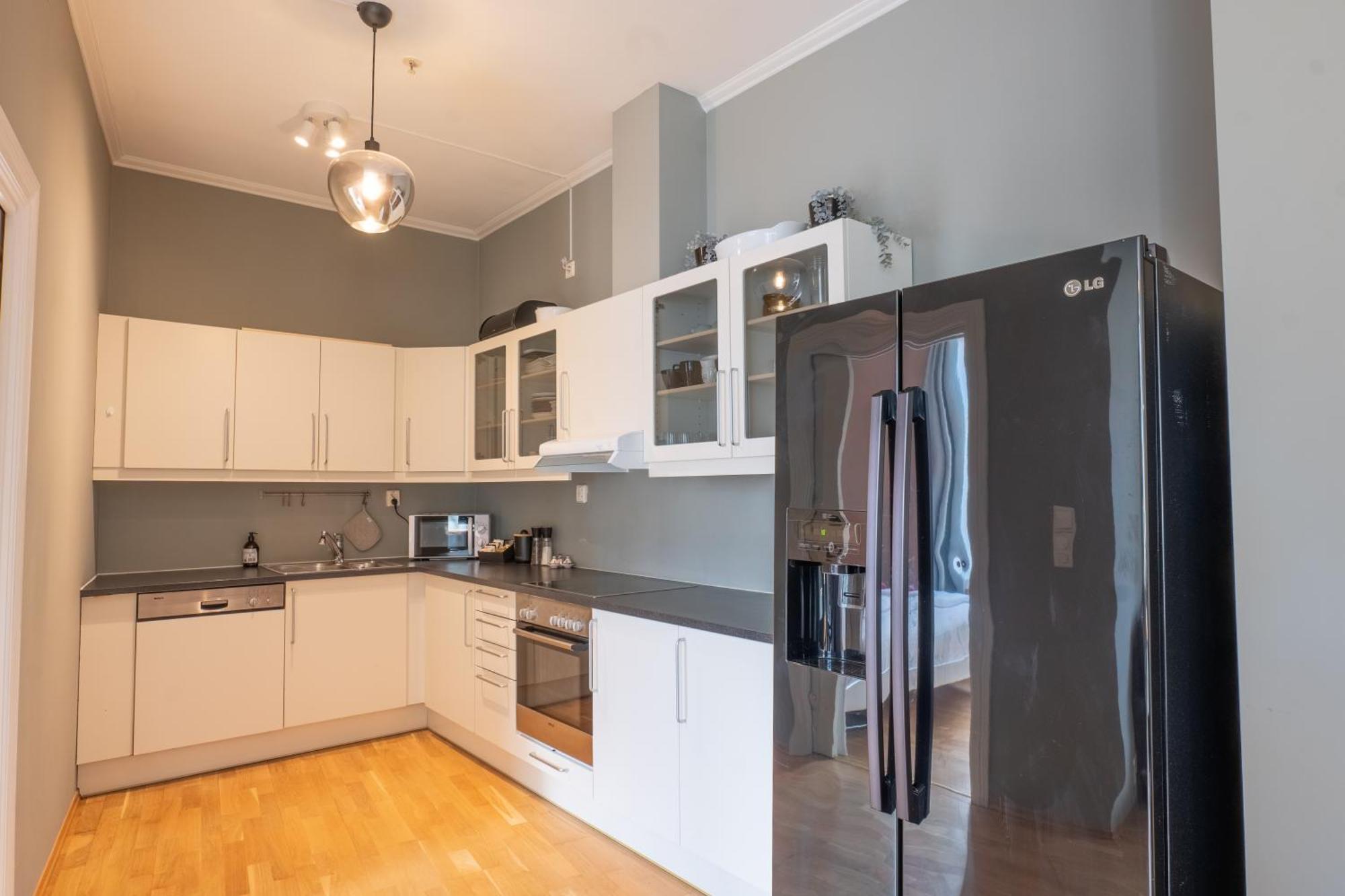 Apartment Roomsly - Prime Location And Modern Comfort