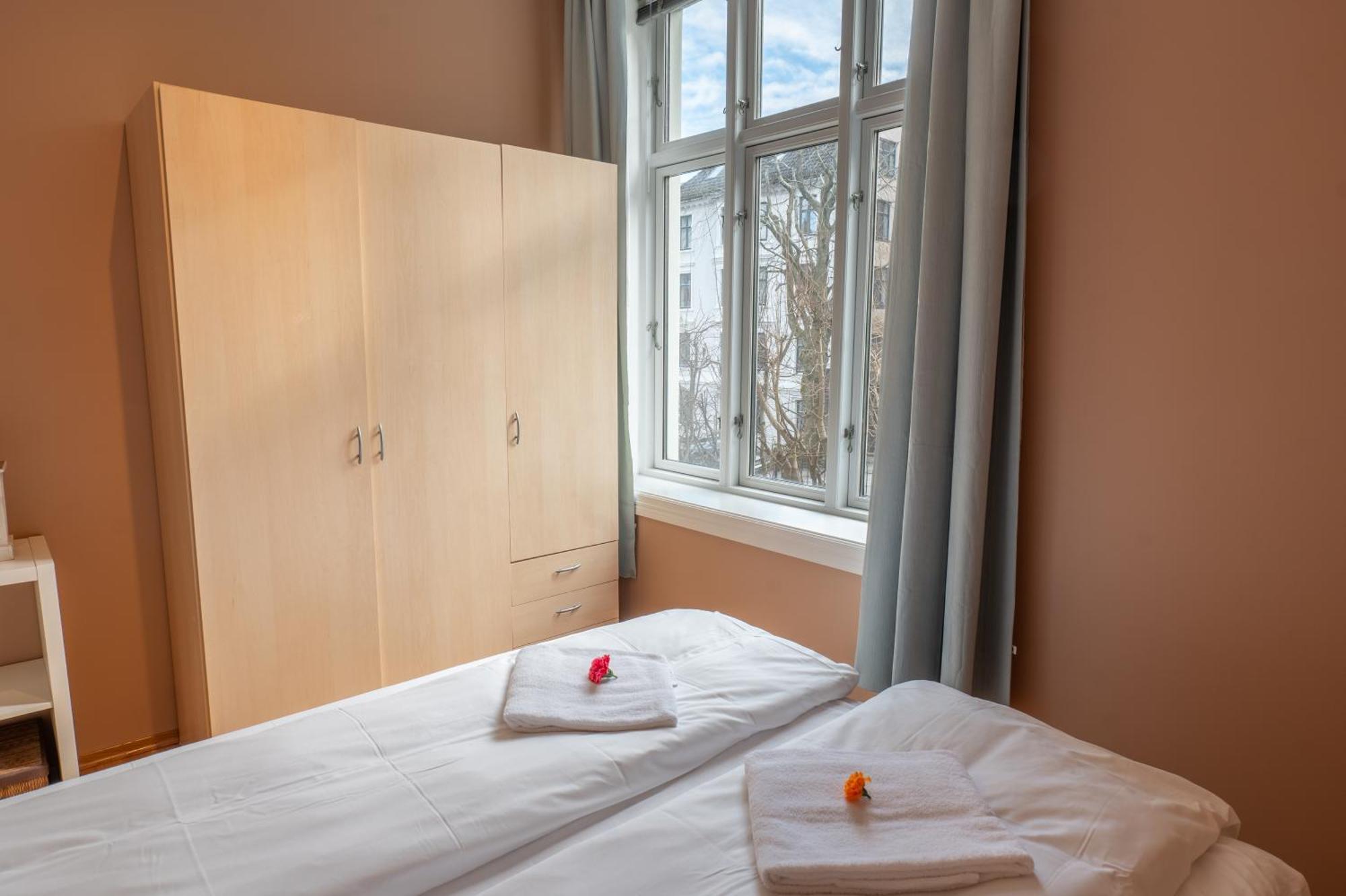 Apartment Roomsly - Prime Location And Modern Comfort Bergen