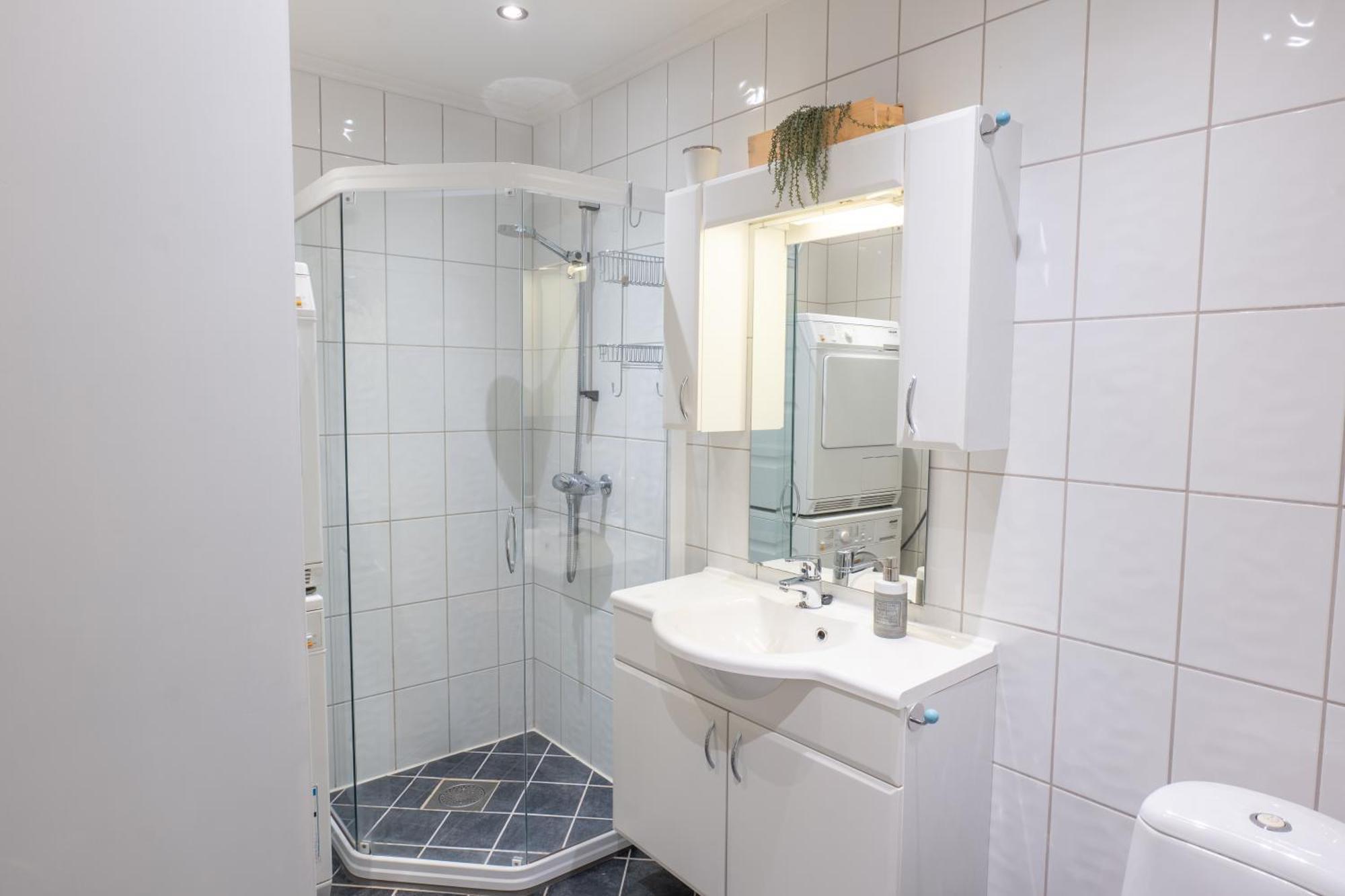 Apartment Roomsly - Prime Location And Modern Comfort *