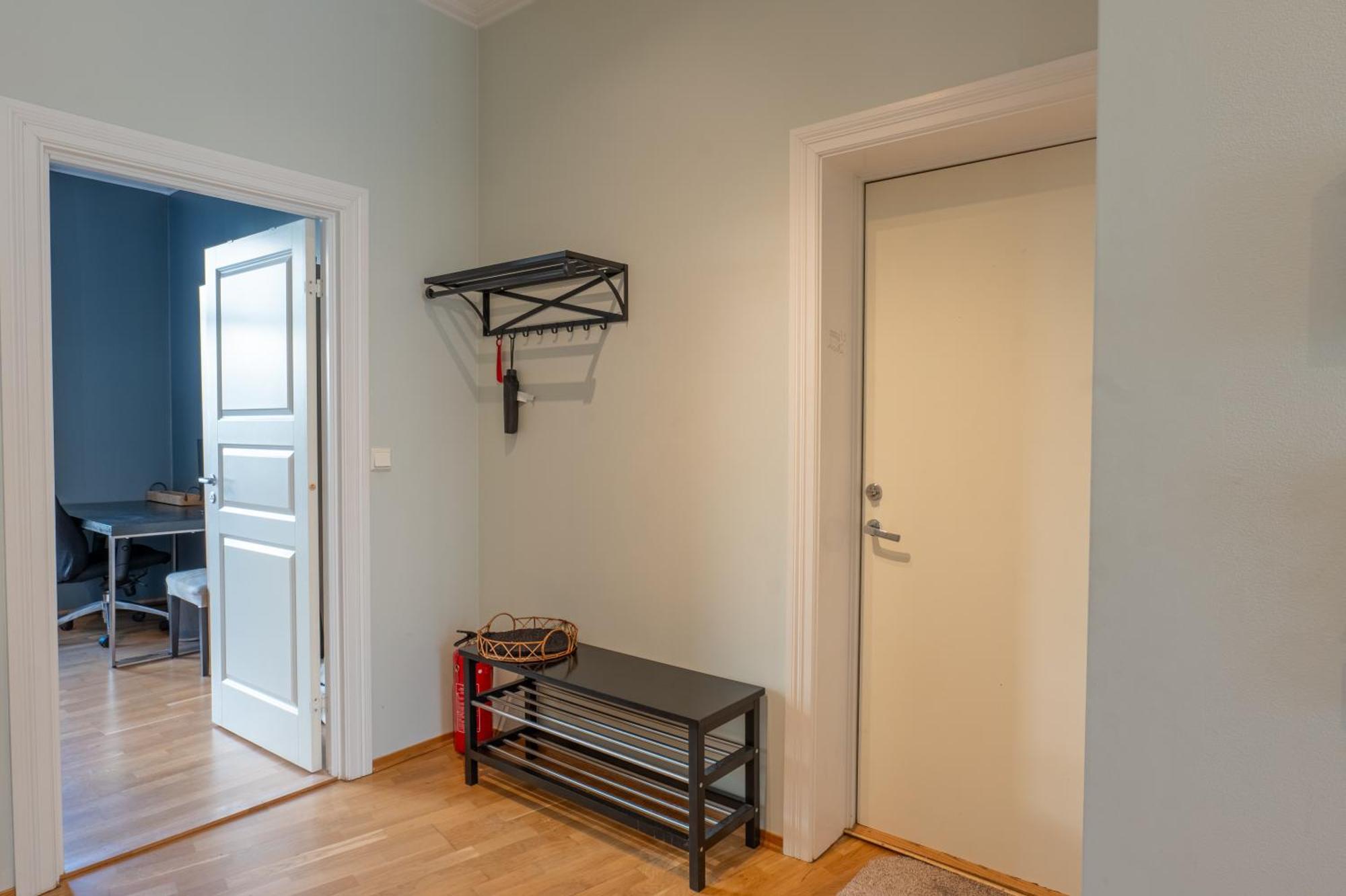 Roomsly - Prime Location And Modern Comfort Apartment Bergen