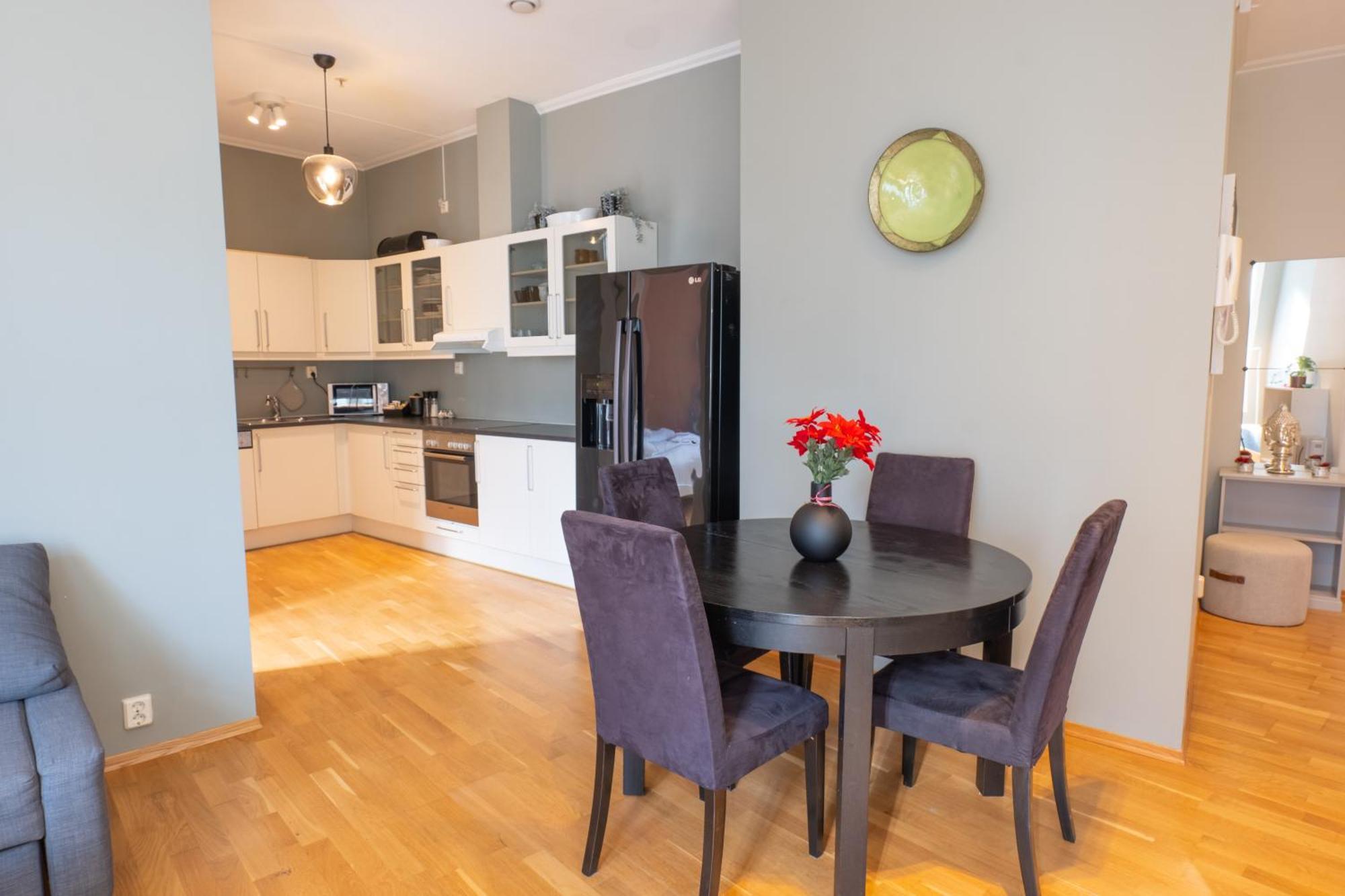 Apartment Roomsly - Prime Location And Modern Comfort