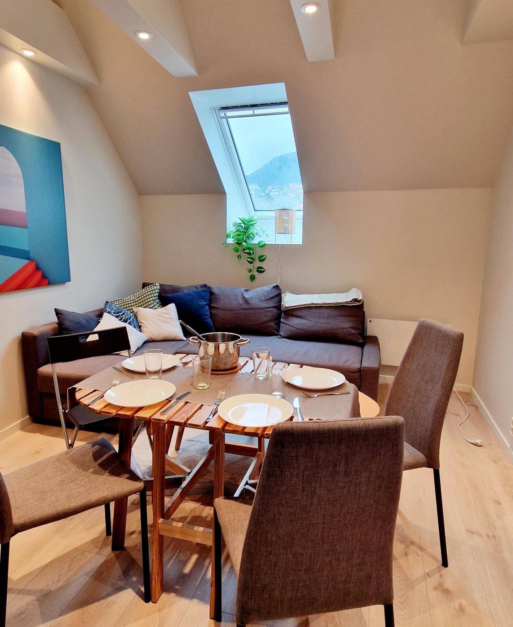 Floor In The Middle Of Town - Great Beds * Bergen