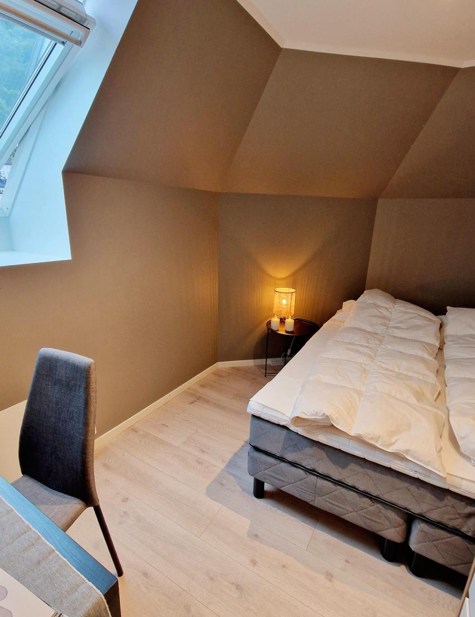 Floor In The Middle Of Town - Great Beds Bergen