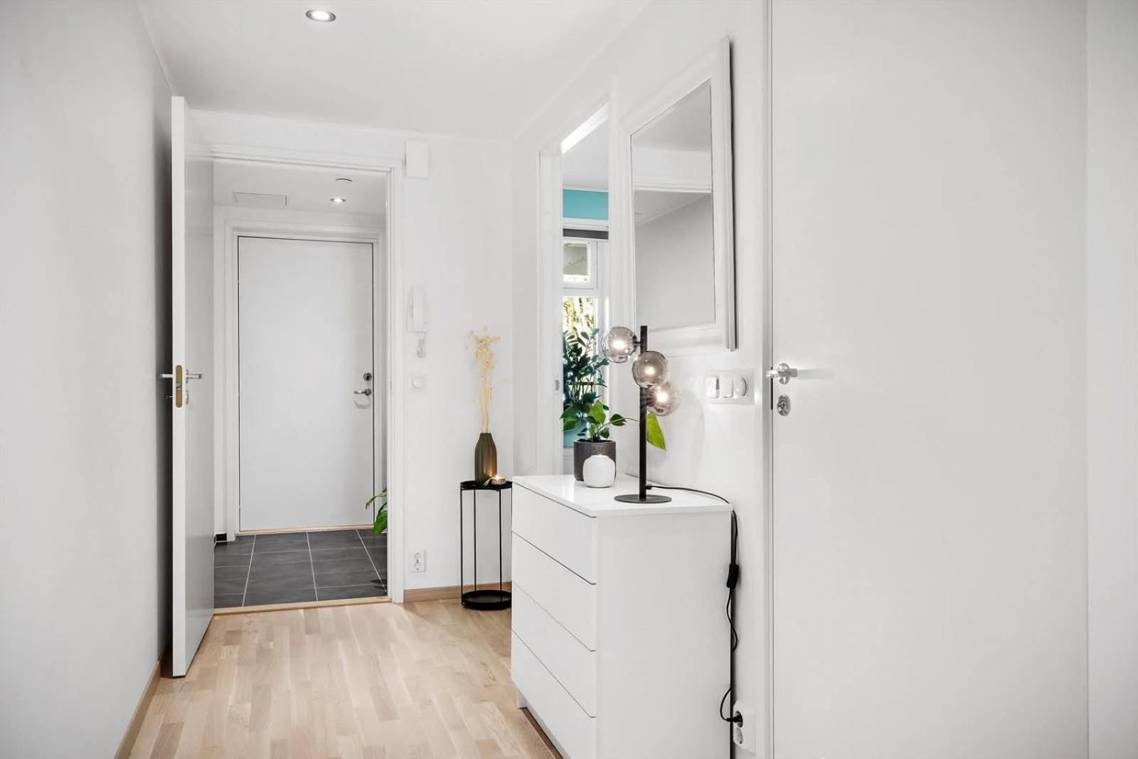 Modern By The Sea Apartment *