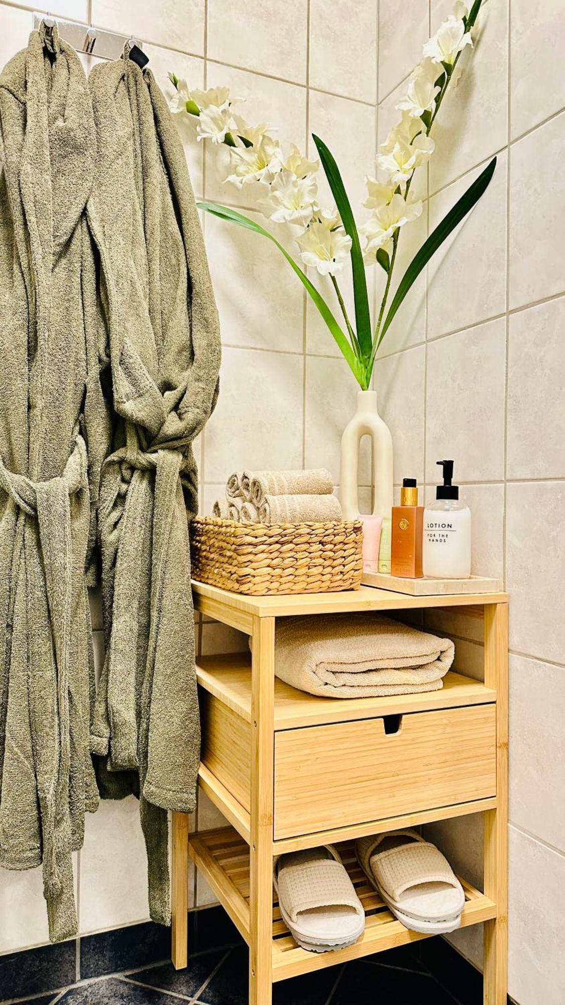Modern Suites, Excellent Location In The Heart Of * Bergen