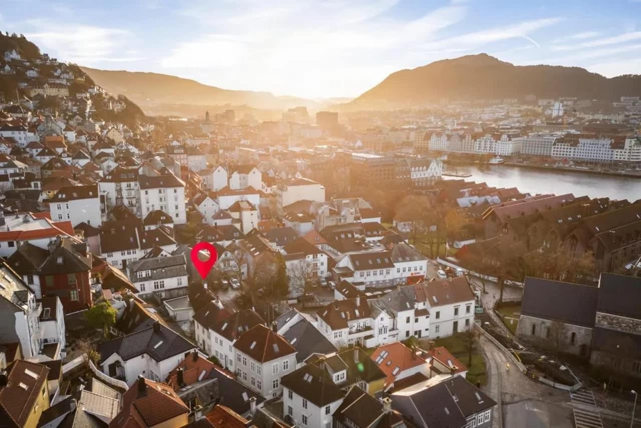 Dinbnb L Historic 4br House L 2 Free Parking L Balcony&terrace Holiday home Bergen