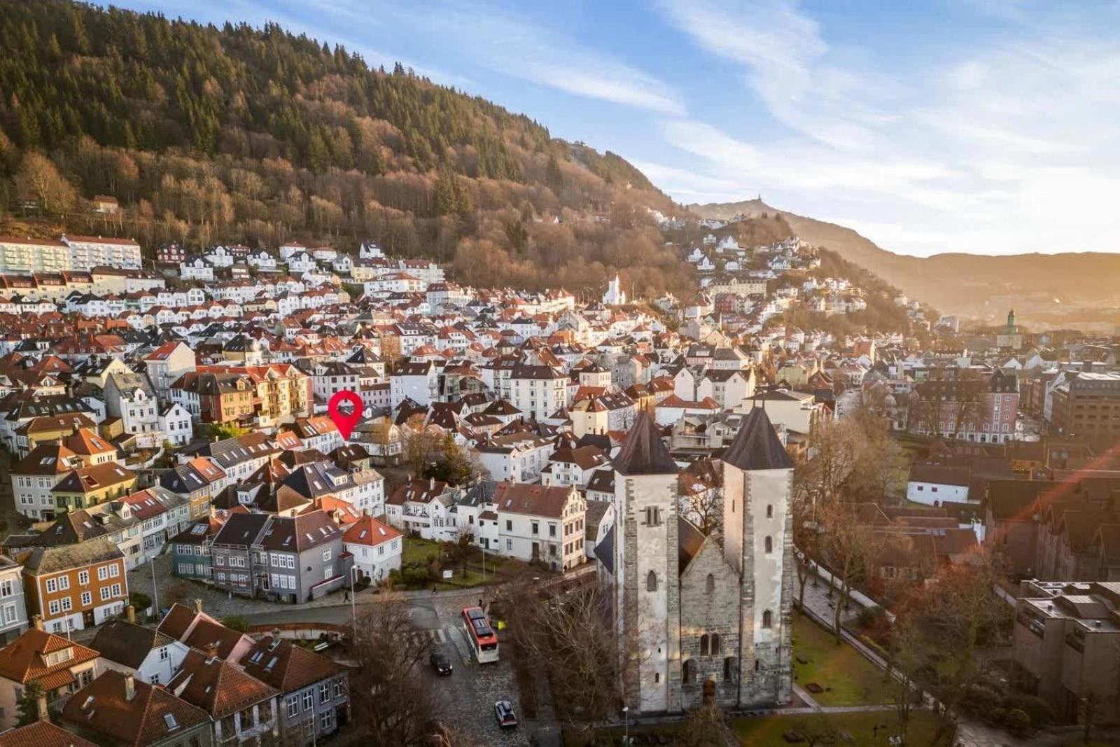 Dinbnb L Historic 4br House L 2 Free Parking L Balcony&terrace Holiday home *