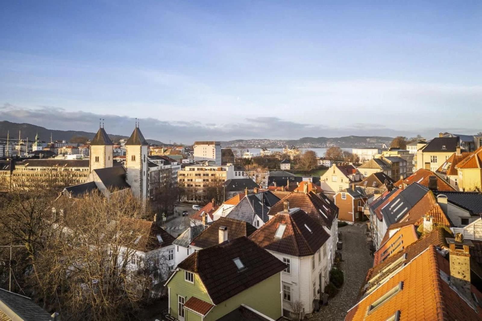 Dinbnb L Historic 4br House L 2 Free Parking L Balcony&terrace Holiday home Bergen