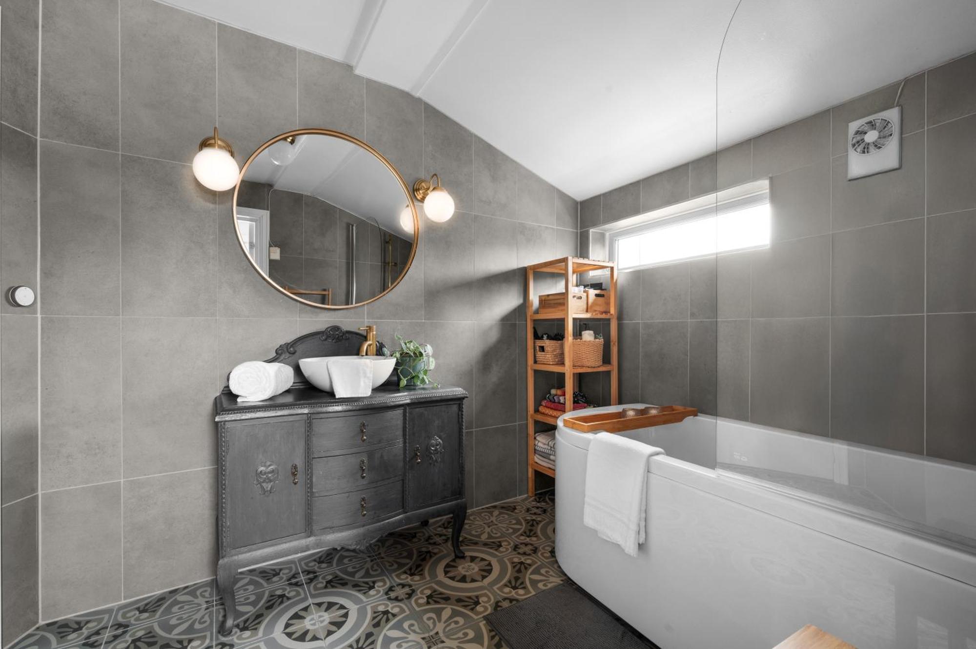 Historic Townhouse I With Rooftop & Free Parking * Bergen