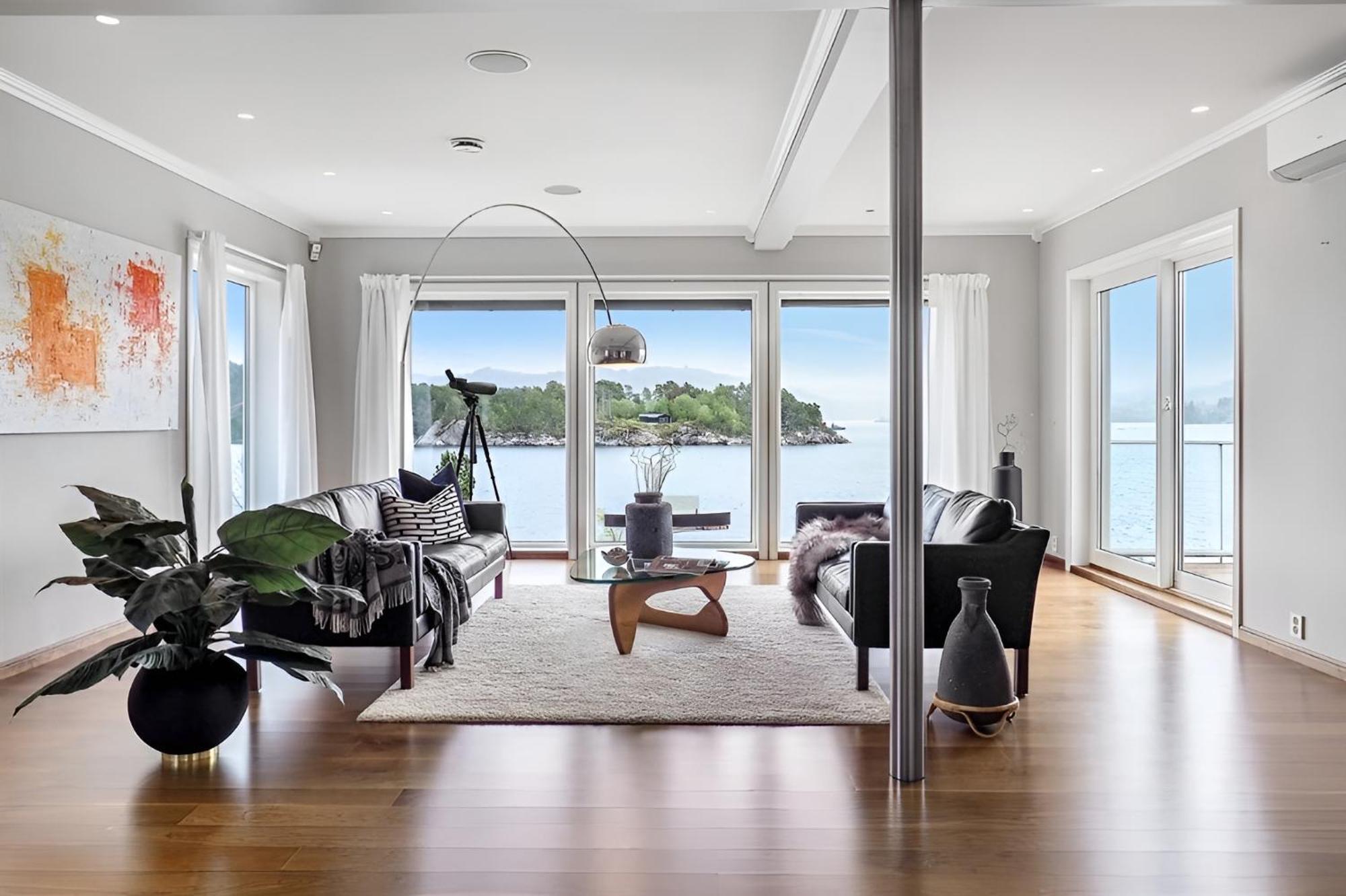 Beachfront Villa With Jacuzzi, Cinema & Canoe